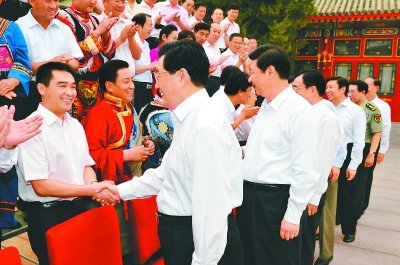 胡錦濤:深入開展創先爭優活動(圖)